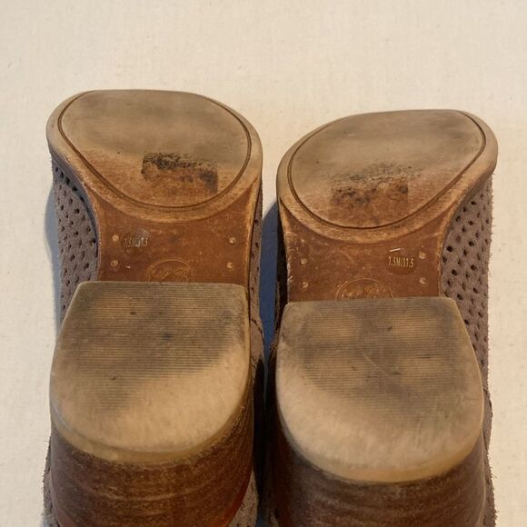 Lucky Brand Women's perforated Suede Ankle Boots - Brown size 7.5 - Picture 5 of 7